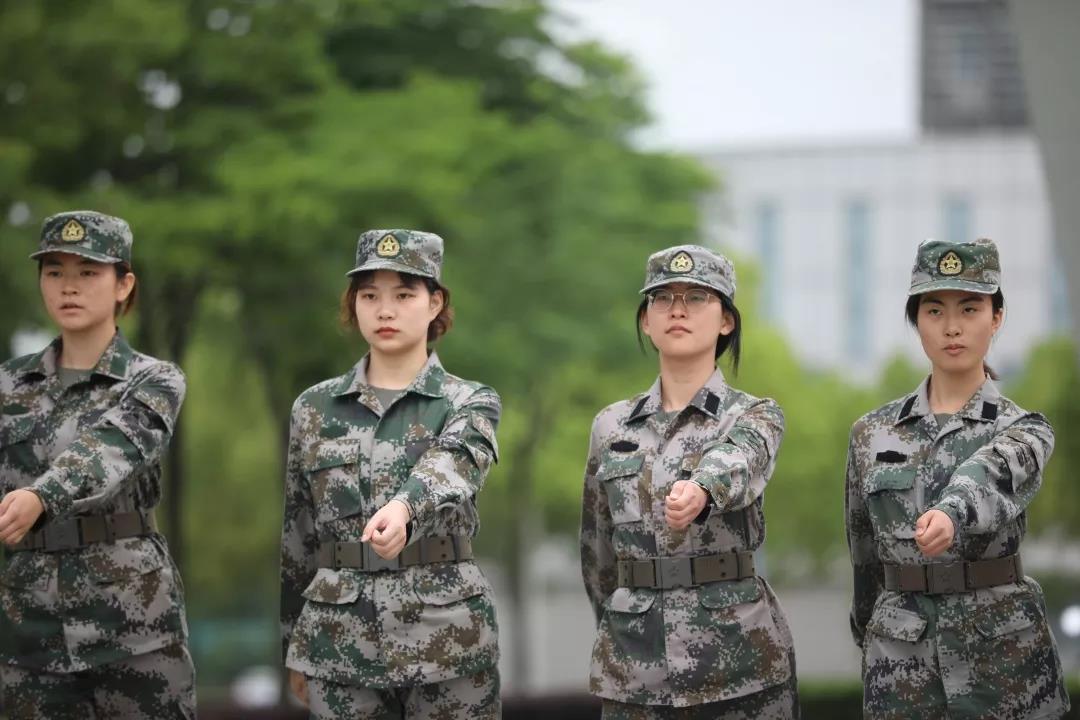 卿卿梦归何处?便着戎装却营营--东南大学自训教官训练营女兵风采特辑